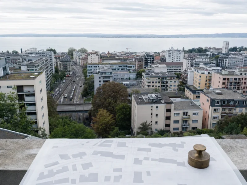 Tissu résidentiel suisse analysé depuis une table de recherche